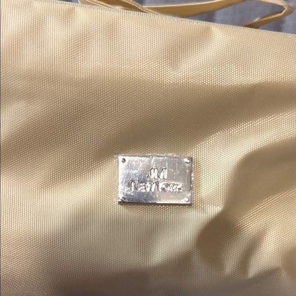 JM New York Cream Travel Bag Durable and Minimalist - Picture 2 of 7